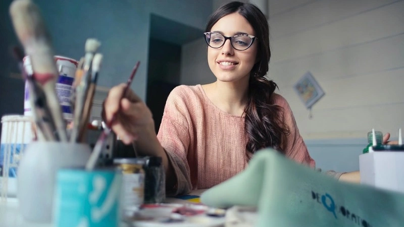 15 Jobs For Artists Who Love Drawing