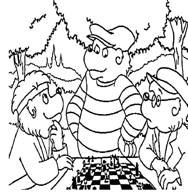 600x619 Papa Berenstain Bear Play Chess With His Friend Coloring Pages