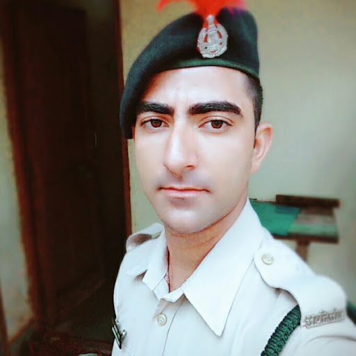 Robert Zemeckis With Tom Hanks While Filming Cast Away