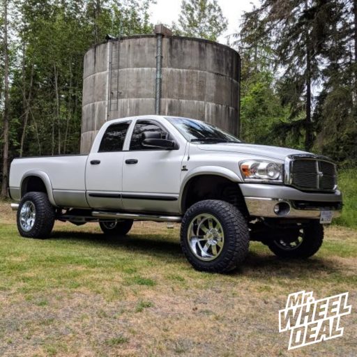 Moto Metal Chrome Wheels With Nitto