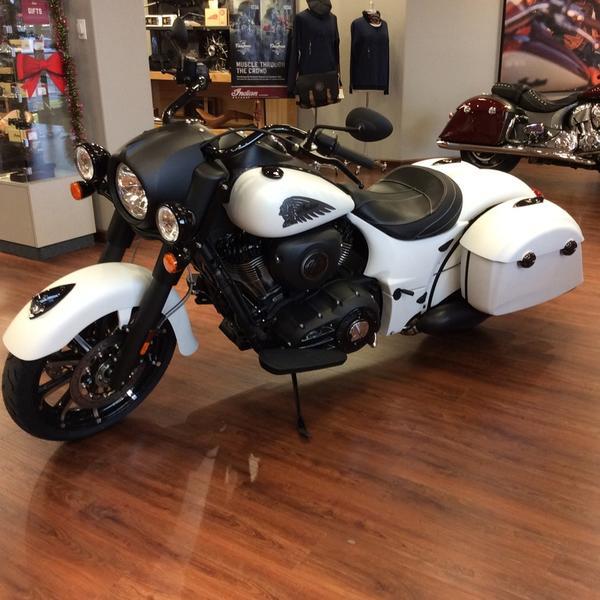 Indian Motorcycle Springfield Dark Horse White Smoke