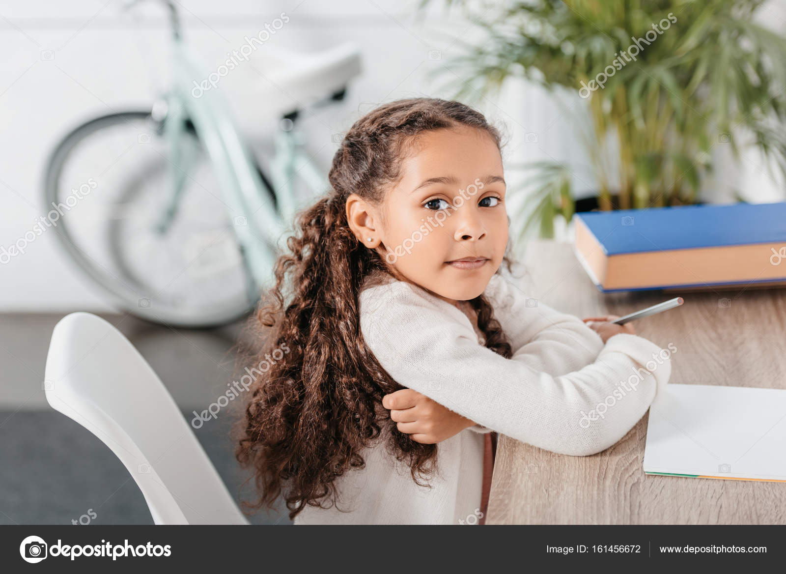 1600x1168 African American Girl Drawing