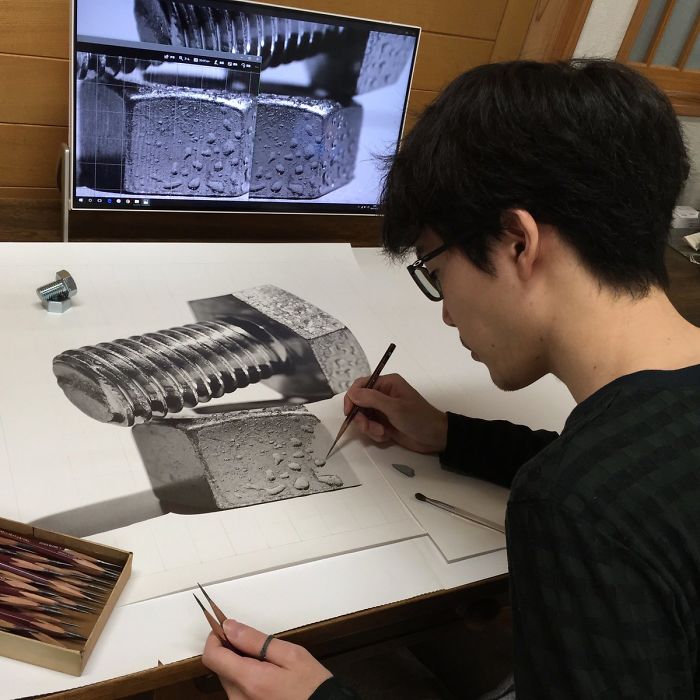 700x700 This Japanese Artist's Pencil Drawings Are So Realistic, People