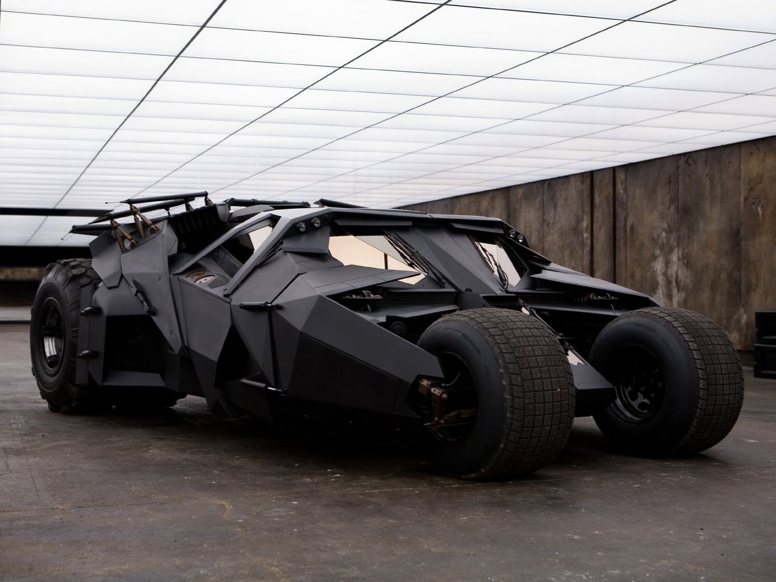 1600x1200 Building Batman's Car The Making Of The Dark Knight's Tumbler