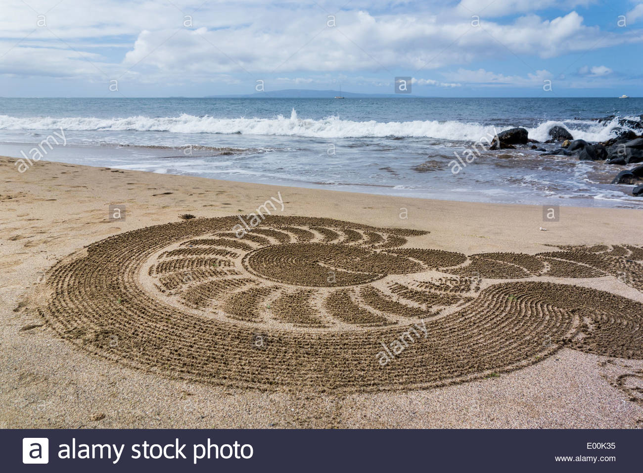 1300x956 Temporary Sand Drawing On A Beach