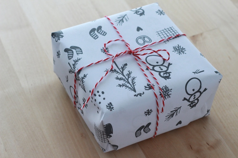 1000x667 Turn Your Kid's Drawings Into Wrapping Paper