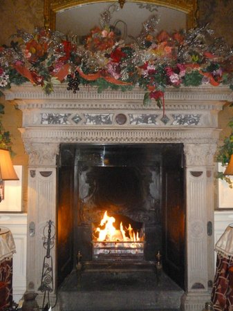 337x450 Christmas Fireplace In The Drawing Room