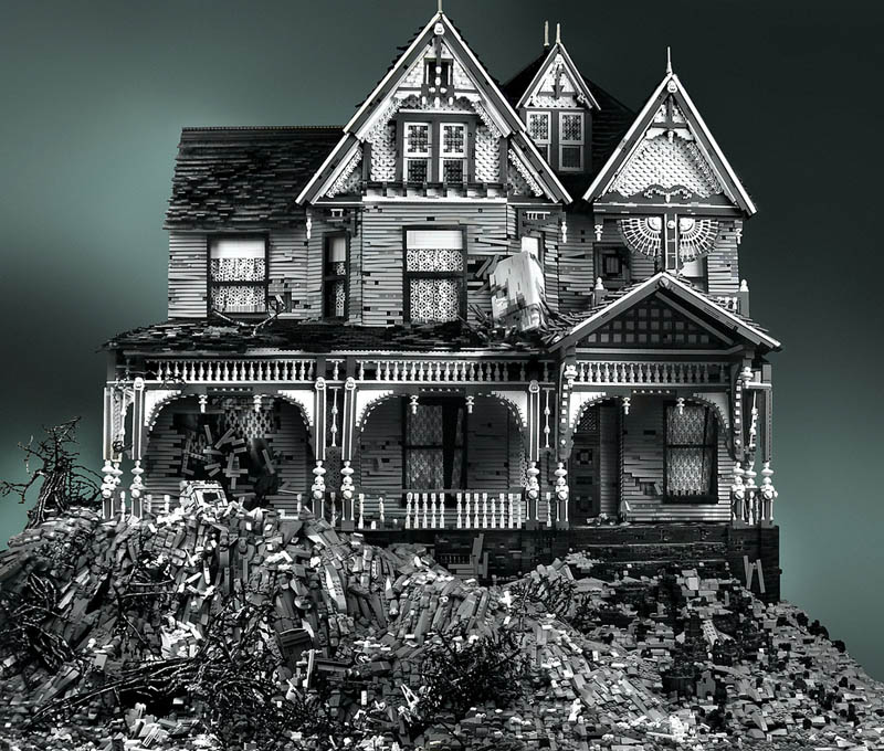 800x680 Spooky Abandoned Houses Made Entirely Of Lego