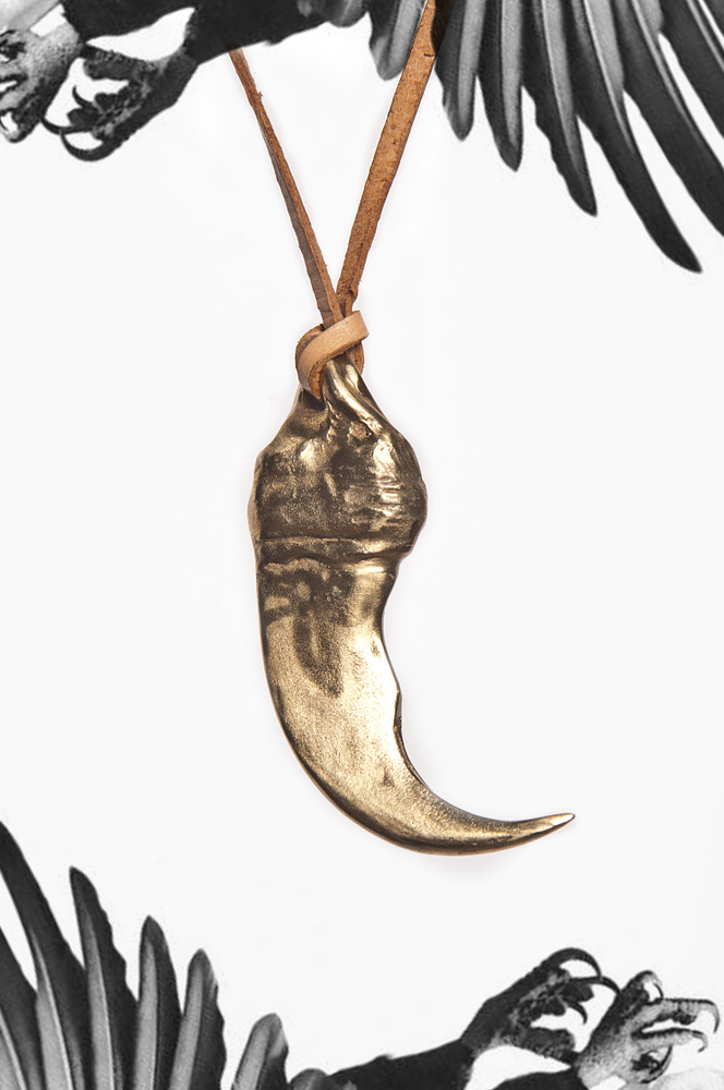 664x1000 Claw Pendant Jewels