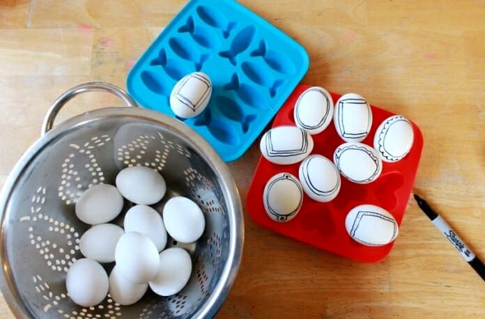 696x458 Easter Egg Ideas For Kids Using The Egg As A Mini Canvas