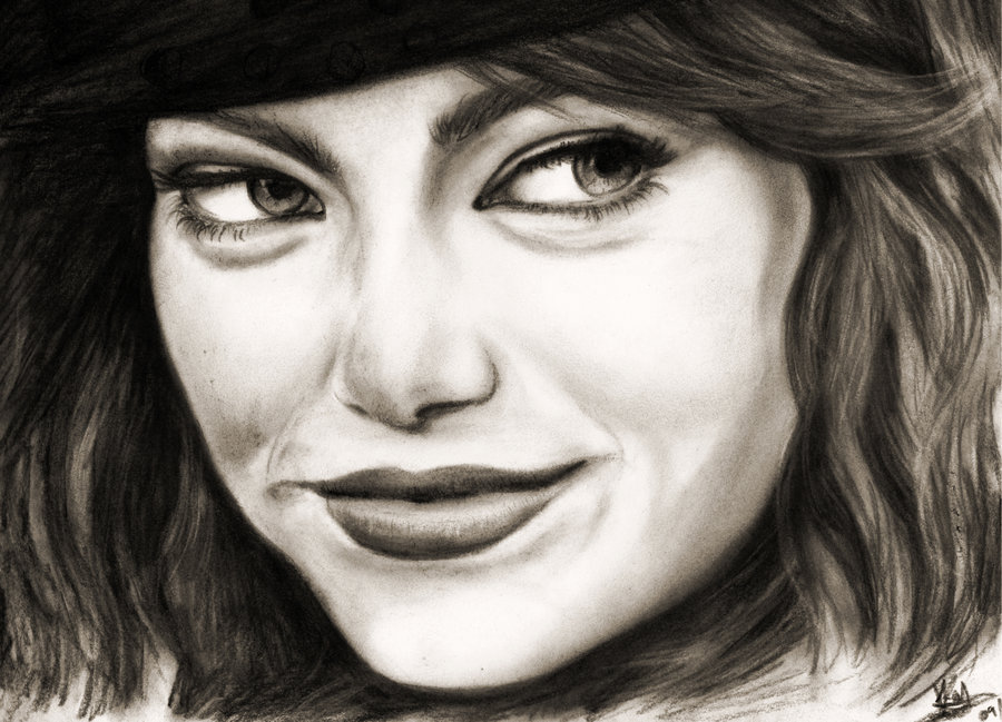 900x649 Emma Stone By Rayjaurigue