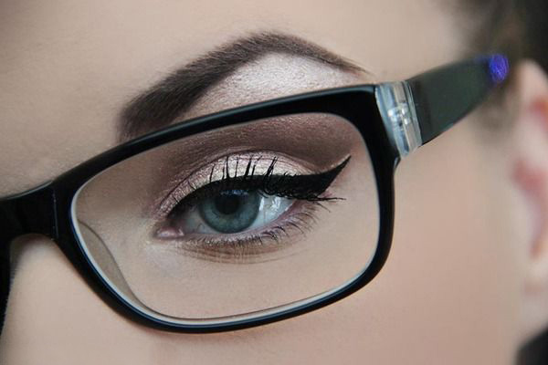 600x400 A Girl's Guide To Makeup With Glasses Glasses And Makeup