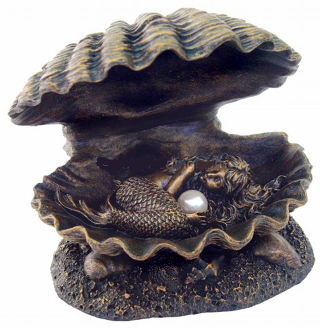 636x650 Pearl Shell Mermaid Sleeps Peacefully In A Giant Clam Shell