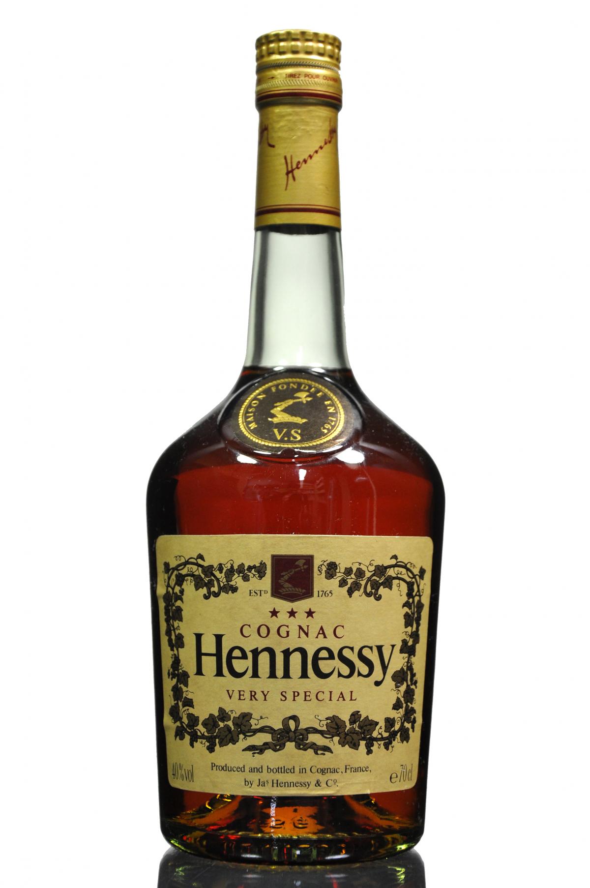Hennessy Bottle Drawing at GetDrawings | Free download