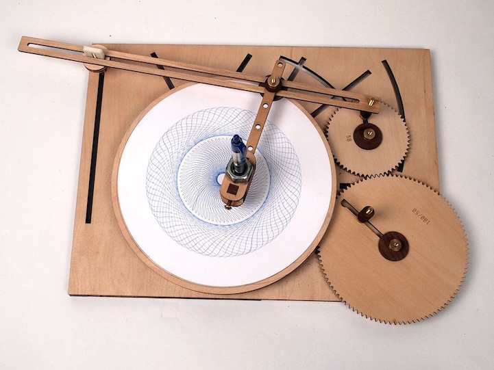 721x541 Vintage Inspired Wooden Drawing Machine Produces Complex Designs