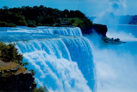 553x372 Niagara Falls Travel Tips A Heart Throb On The Border