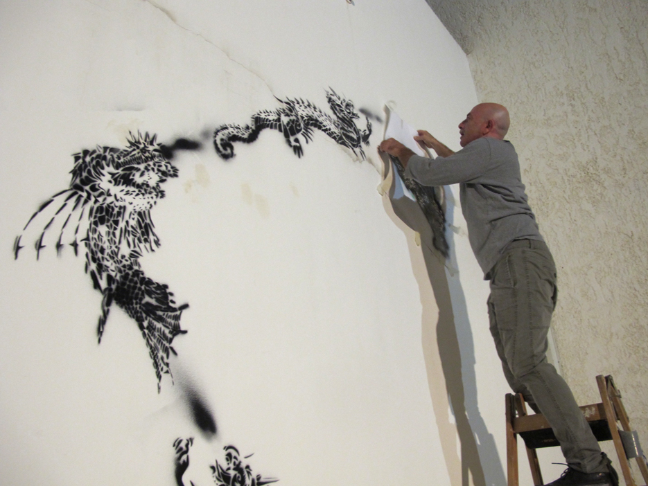 935x702 Photos Draw To Perform