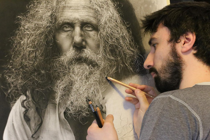 880x587 Artist Spends 100s Hours Drawing Hyperrealistic Art Using