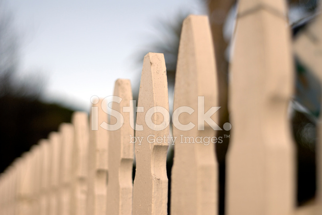 657x439 White Picket Fence Stock Photos