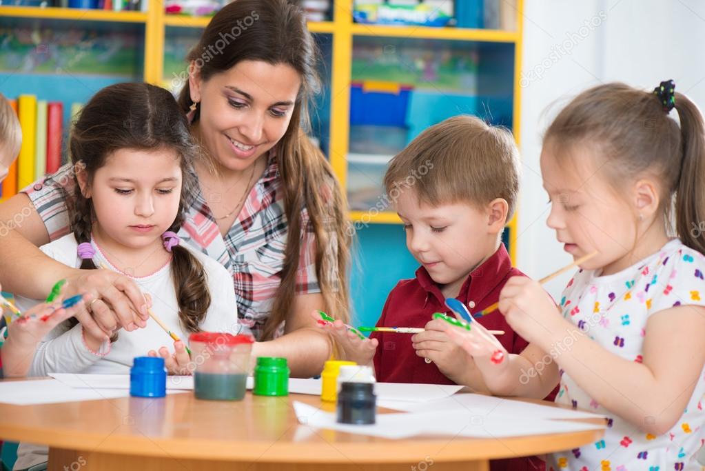 1023x683 Cute Children Drawing With Teacher