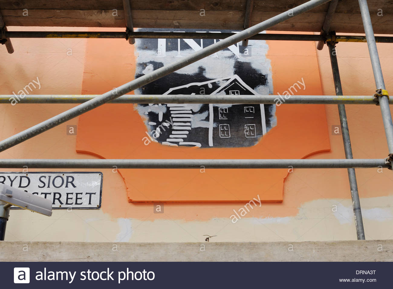 1300x955 Scaffolding Against An Orange Wall With Mill Drawing And Street