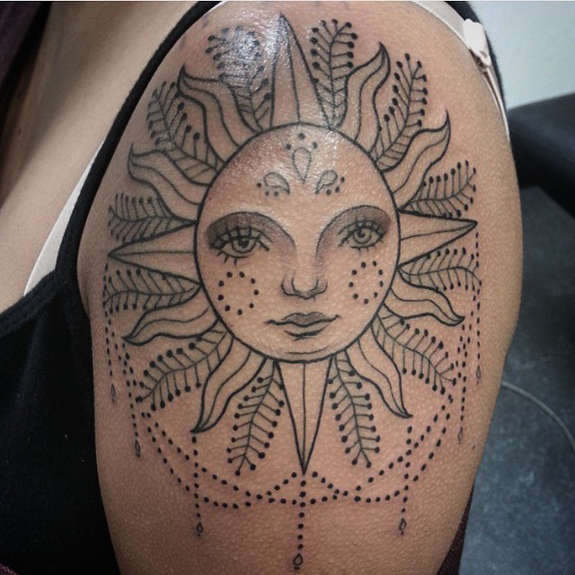 575x575 43 Elegant Sun Tattoos Designs