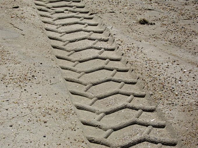 680x510 Curved Tire Tracks Help