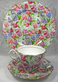 228x320 Antiques And Teacups Pink Sweet Pea Chintz, British Wedding Cake