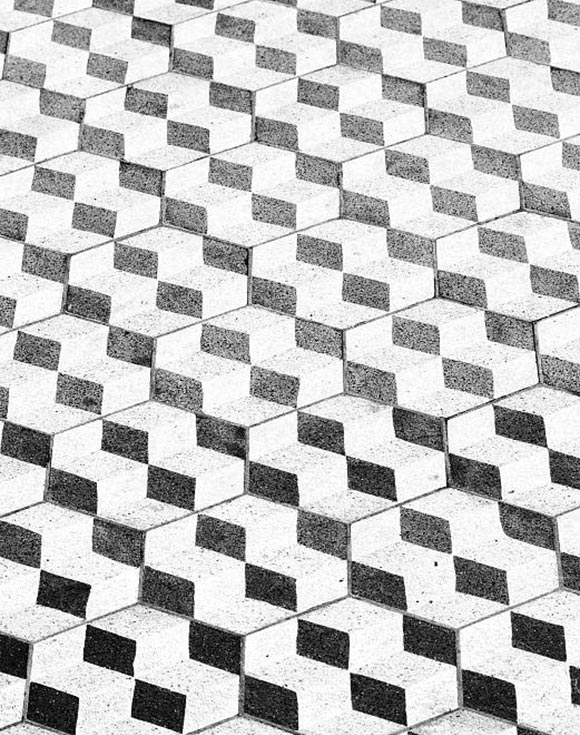 580x735 50 Amazing Optical Illusions That Will Play With Your Mind