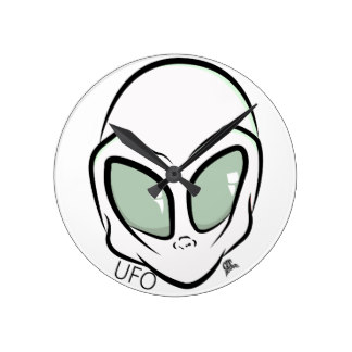324x324 Alien Head Wall Clocks Zazzle