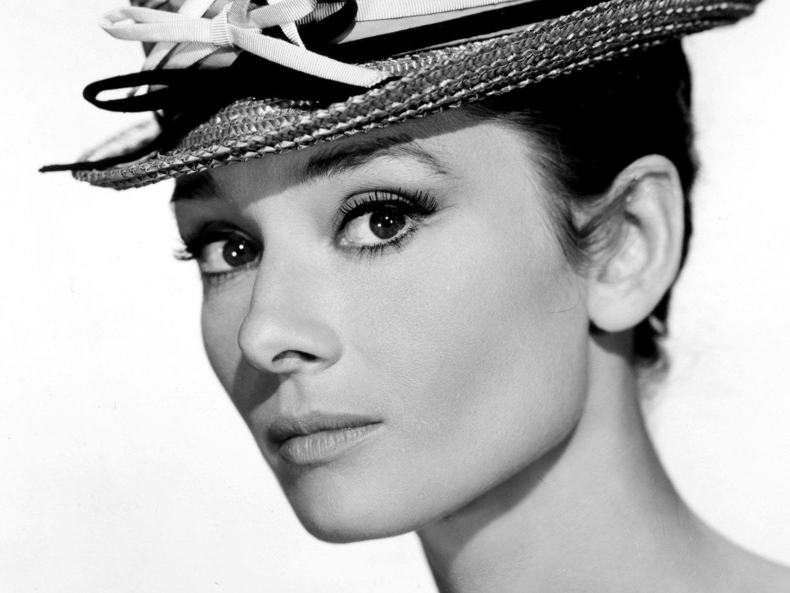 1600x1200 Audrey Hepburn Style L'Atelier The Blog