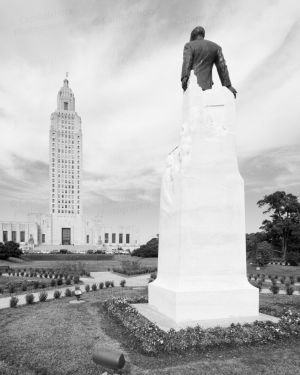 300x375 Louisiana State Capitol