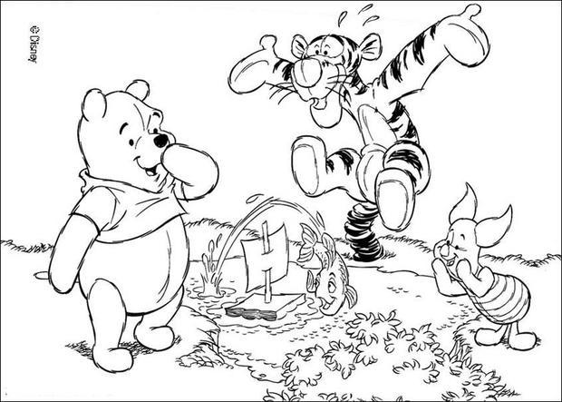 620x443 Winnie, Tigger And Piglet Playing With A Toy Boat Coloring Pages