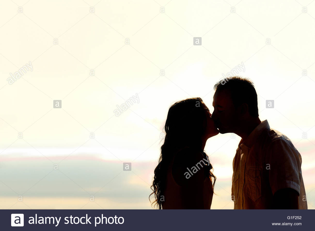 1300x952 Couple Kissing Silhouette Stock Photos Amp Couple Kissing Silhouette
