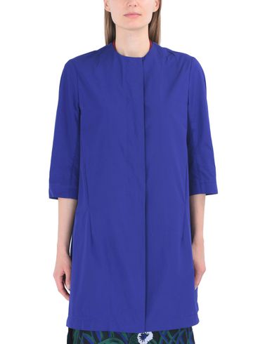 387x490 Hillary Clinton Wears A Scarf After Suggestions She Has A Back