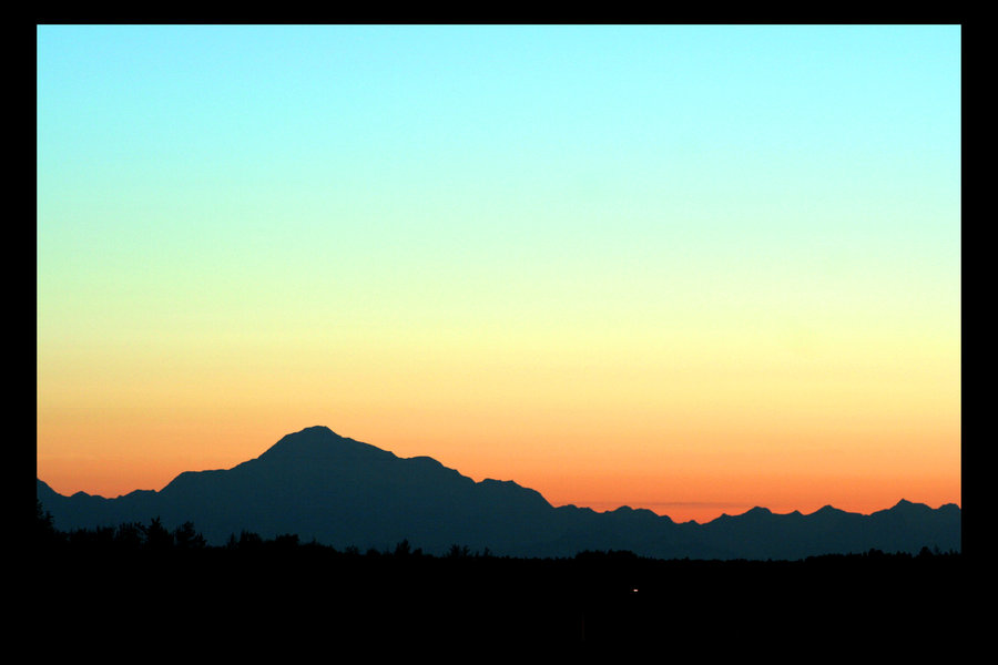 900x600 Denali Silhouette By Line Of Birds