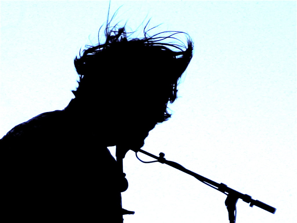 1024x768 Singer Silhouette By Jimmy Da Exploder