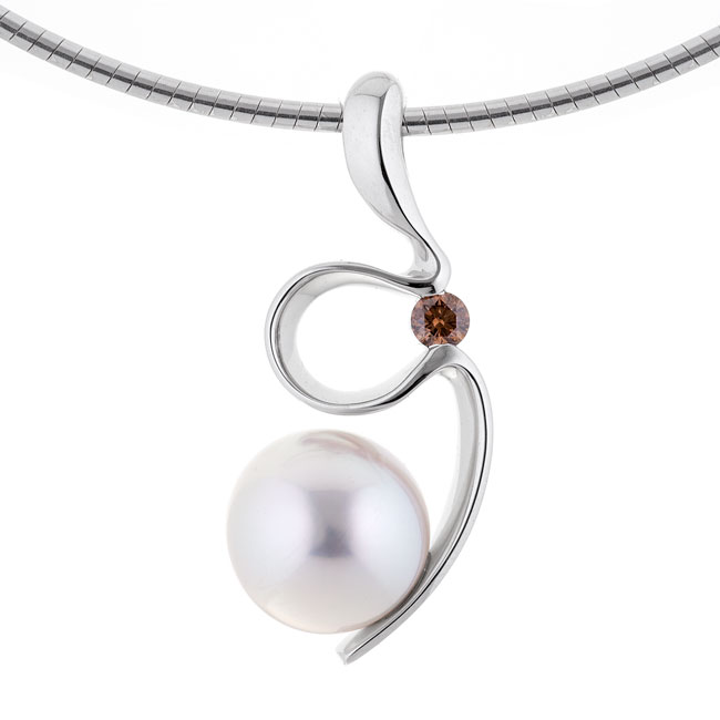 650x650 Silhouette Pendant In White Gold