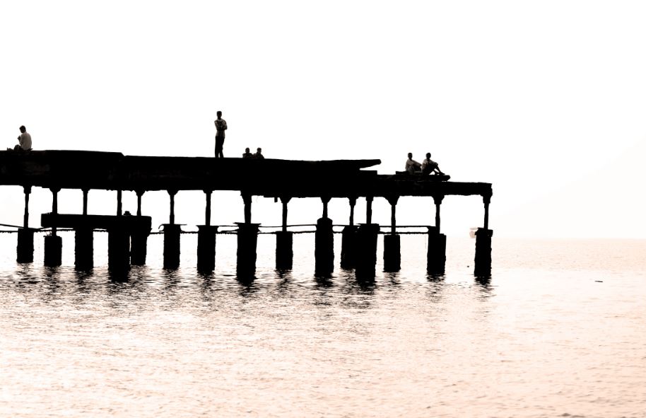 914x591 A Small Town Sea