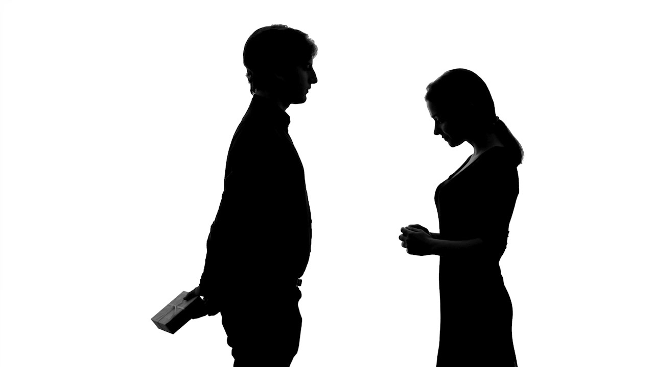 1280x720 Male Silhouette Gives Present To Pretty Lady, Romantic Anniversary