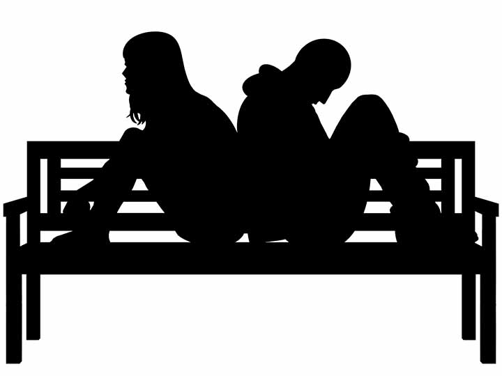 720x540 Sad Couple Sitting On A Park Bench T8n