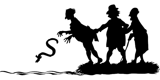 640x320 Snake, Water, People, Silhouette, Kids, Throw, Drowning