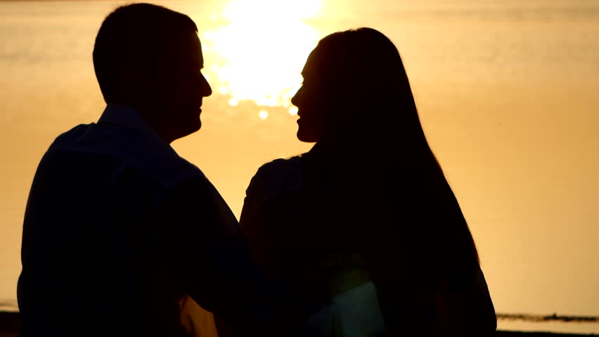 852x480 Silhouettes Of Lovers Kissing On The Beach At Sunset Stock Footage