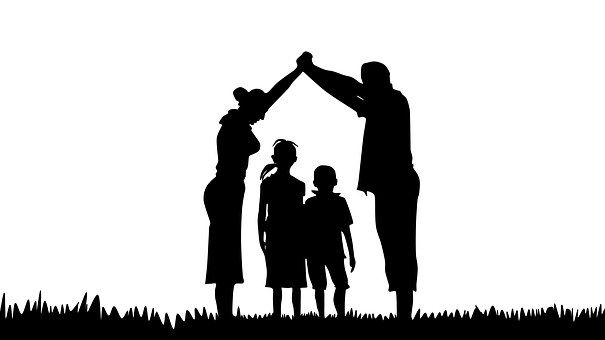 605x340 Family, Silhouette, Prayer Laudate Dominum