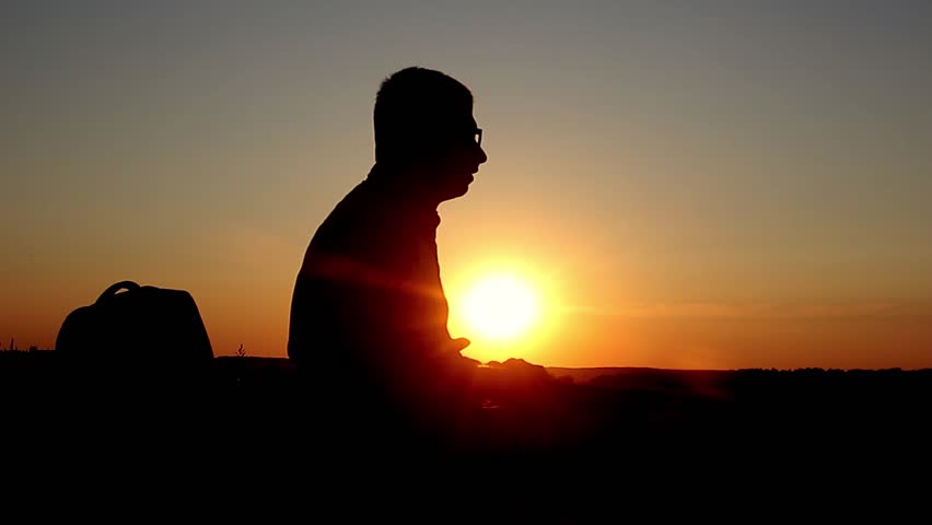 852x480 Silhouette Of Business Man With Laptop Working On The Field