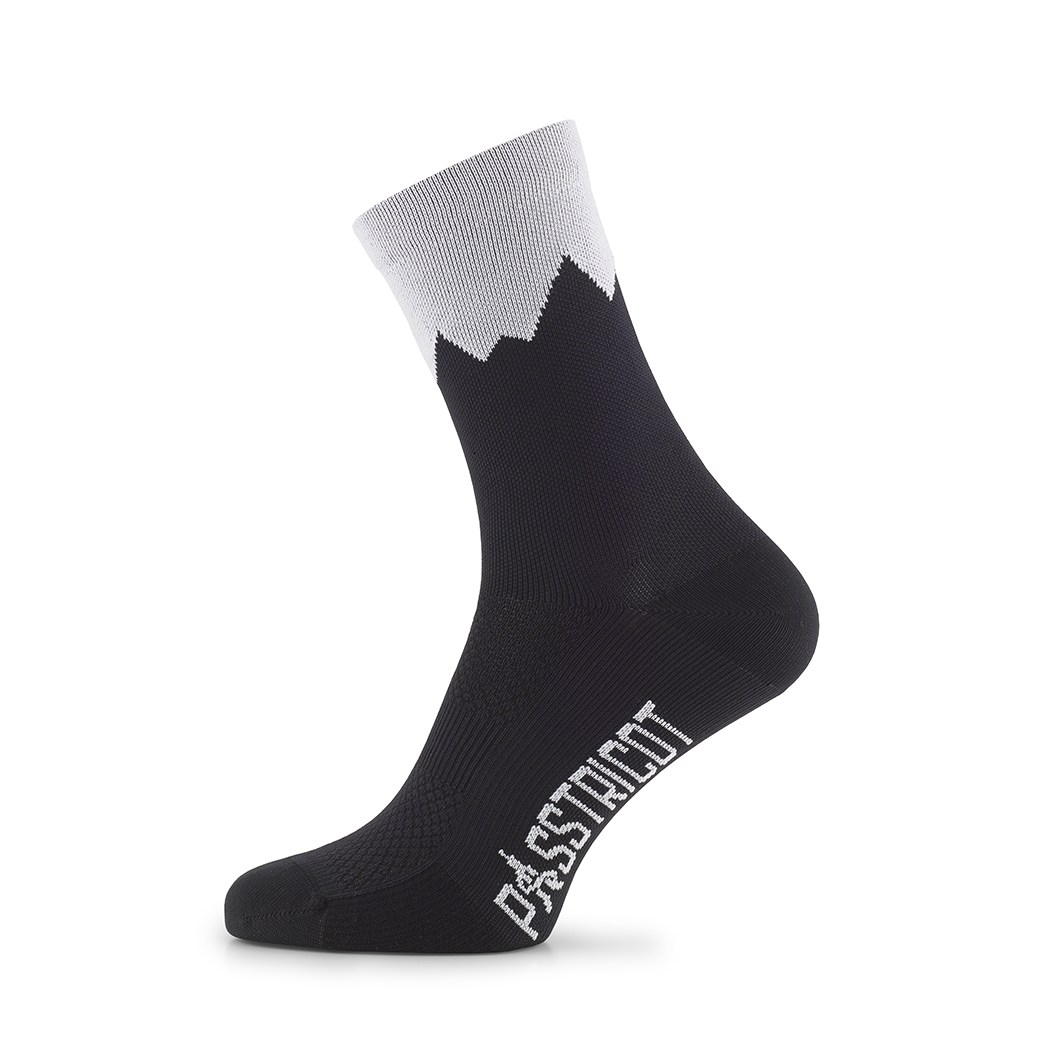 1053x1053 Mountain Silhouette Socks Passtricot