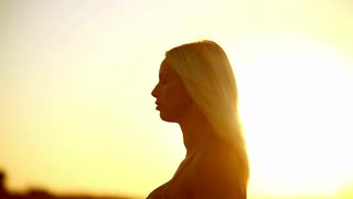 320x180 Silhouette Of Woman Posing