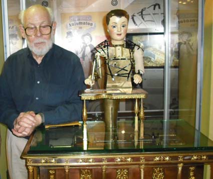 425x356 The Automata Blog Article About The Maillardet Drawing Automaton