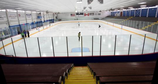 539x288 Stoneham Arena Drawing Crowds, Maybe Even Bruins