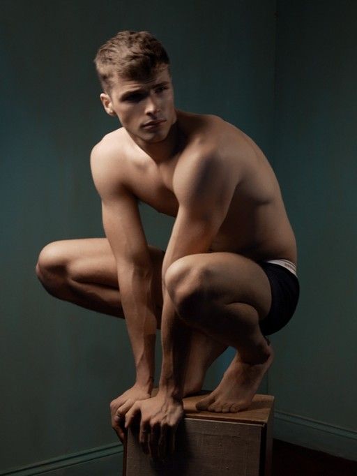 512x682 Edward Wilding Strips Down To His Underwear For Wonderland